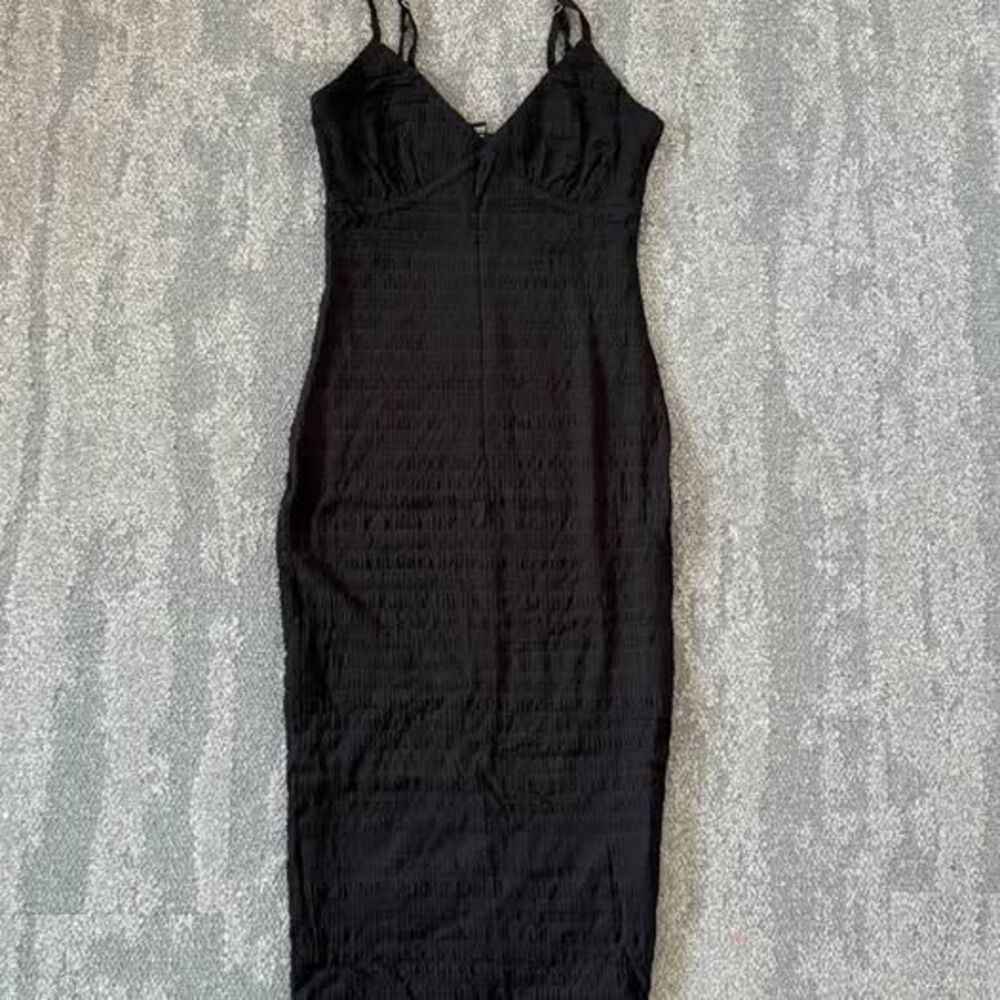 Forever 21 Black midi dress with adjustable spaghetti straps - Size M - NEW
